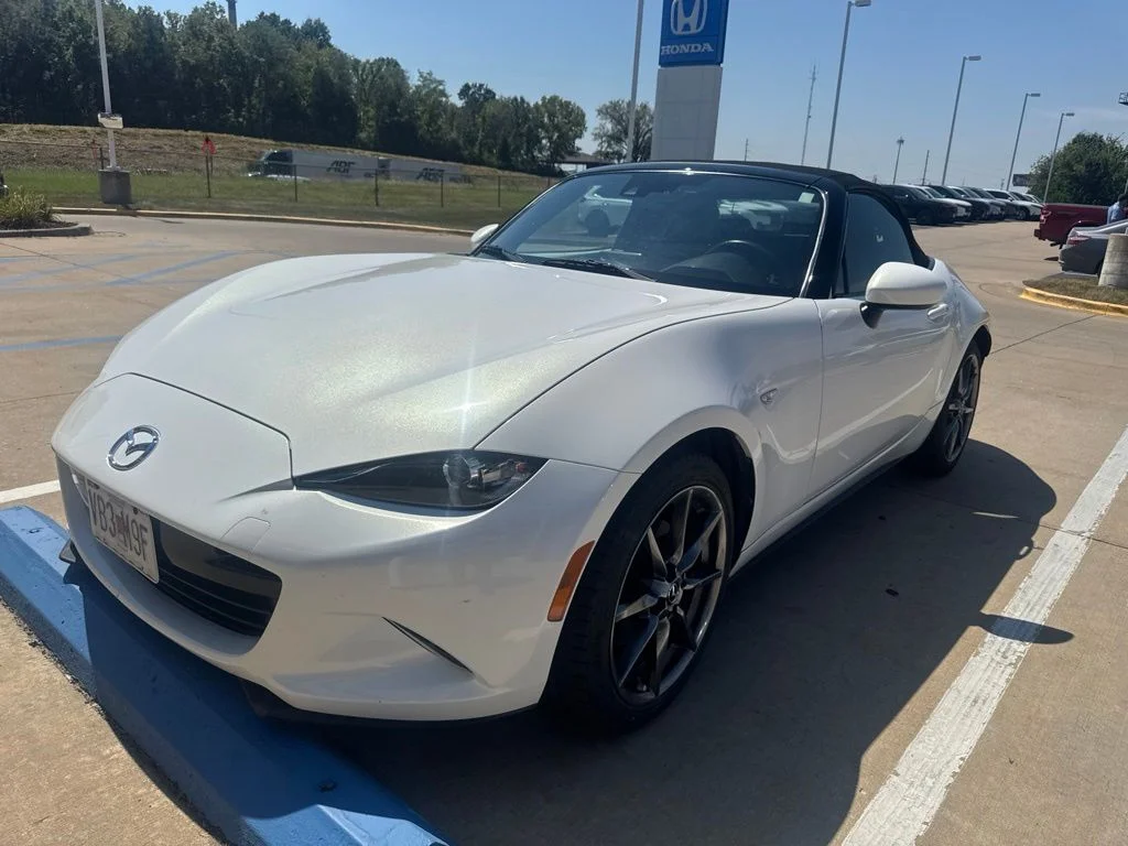 Used 2017 White Mazda Grand Touring image 7