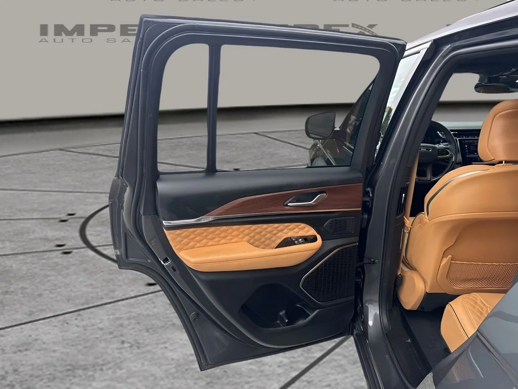 Used 2024 Gray Jeep Summit image 30