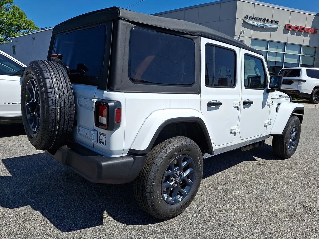 New 2026 Bright White Clear-Coat Exterior Paint Jeep  image 4