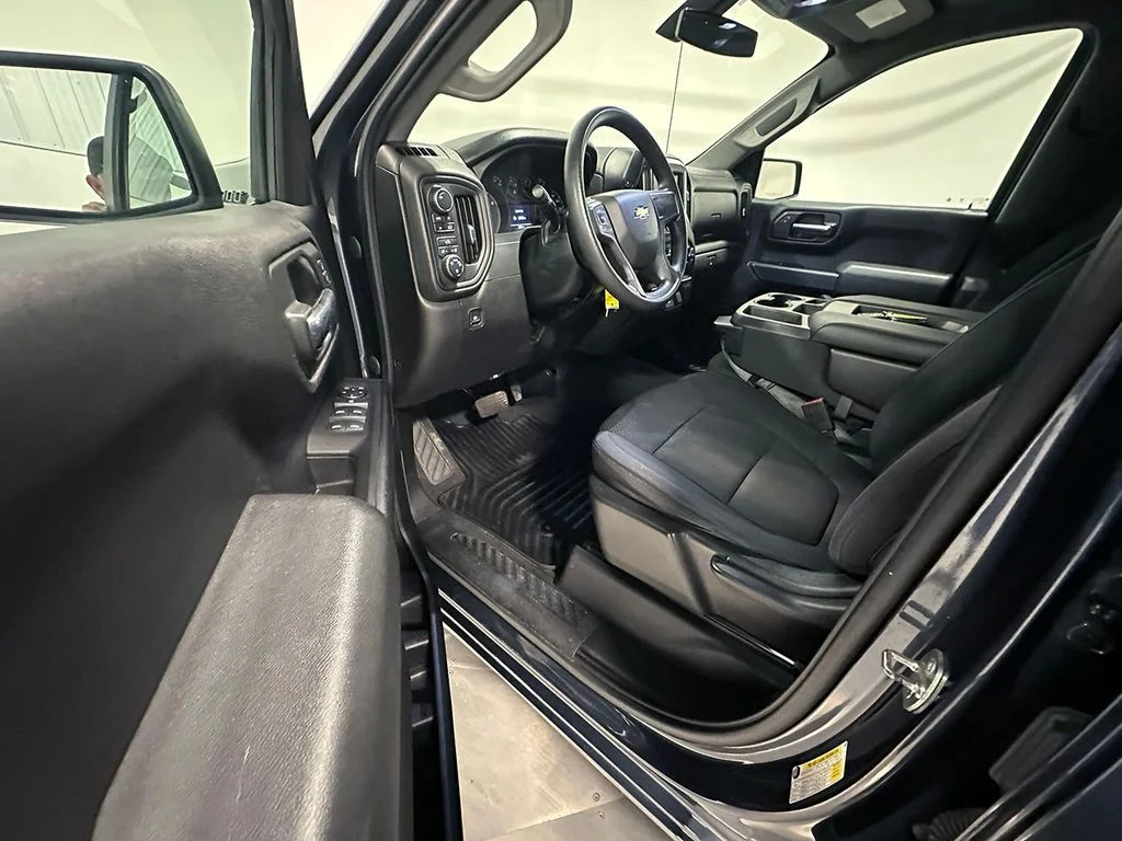 Used 2020 Gray Chevrolet Custom image 18