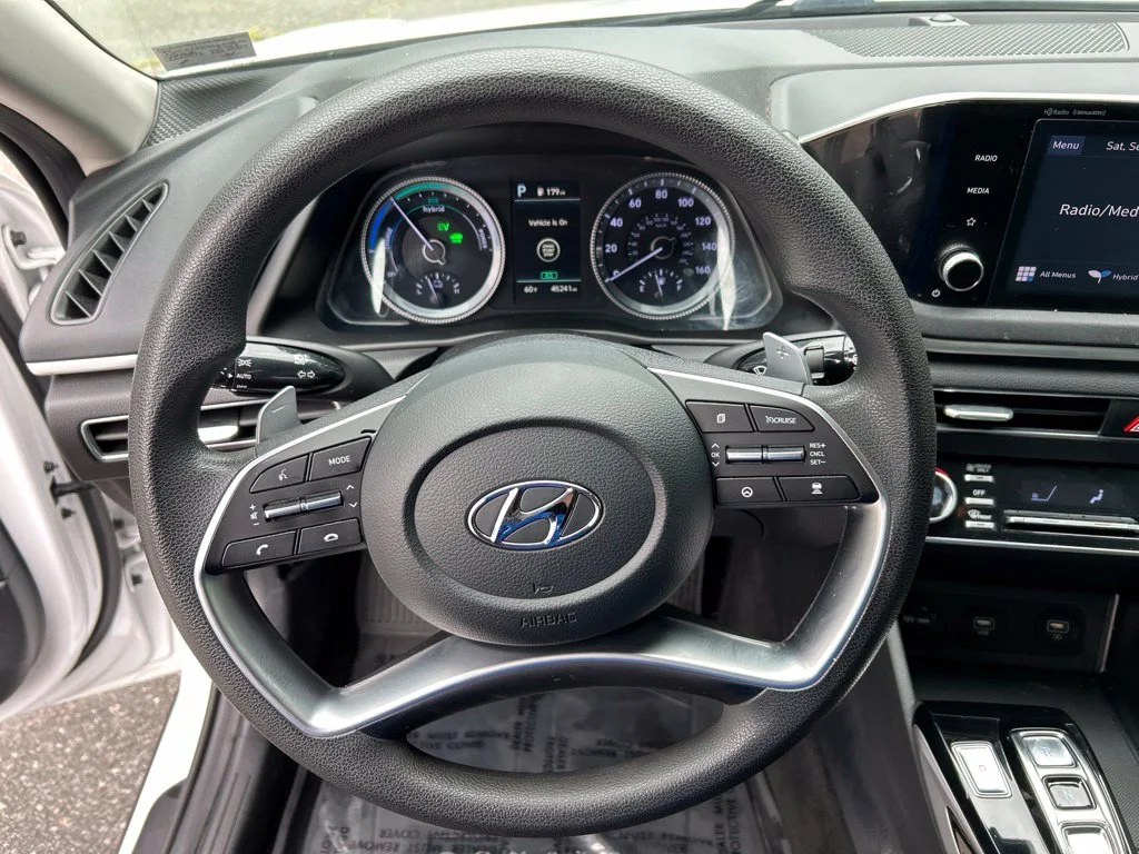 Used 2022 White Hyundai Blue image 22