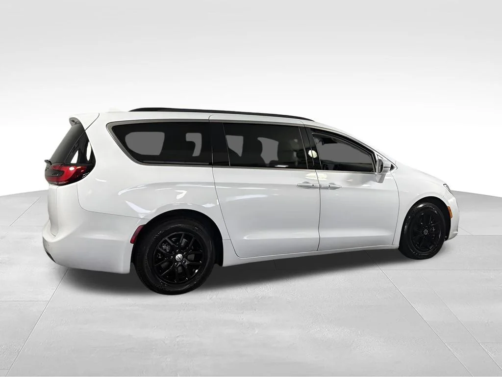 Used 2022 White Chrysler Touring L image 11