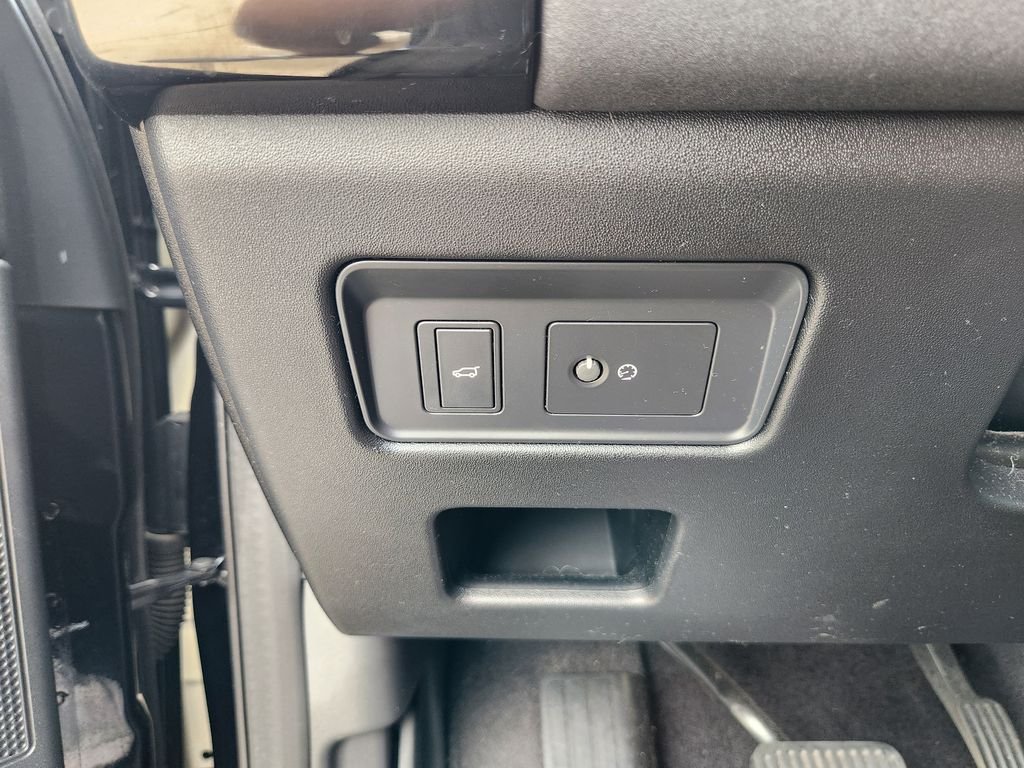 Used 2020 Narvik Black Land Rover SE image 21