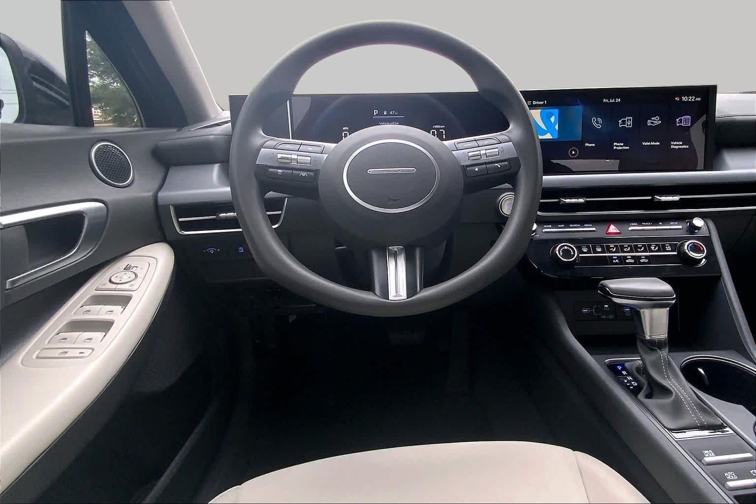 Used 2025 Abyss Black Hyundai SE image 6