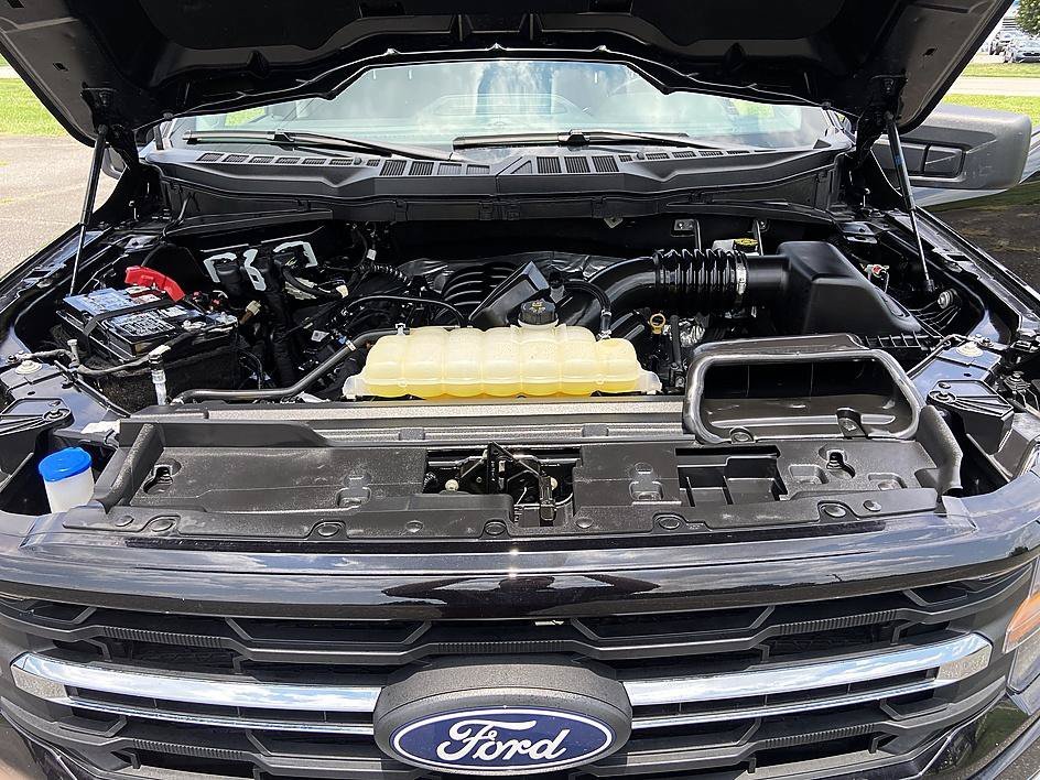 Used 2025 Black Metallic Ford XLT image 30