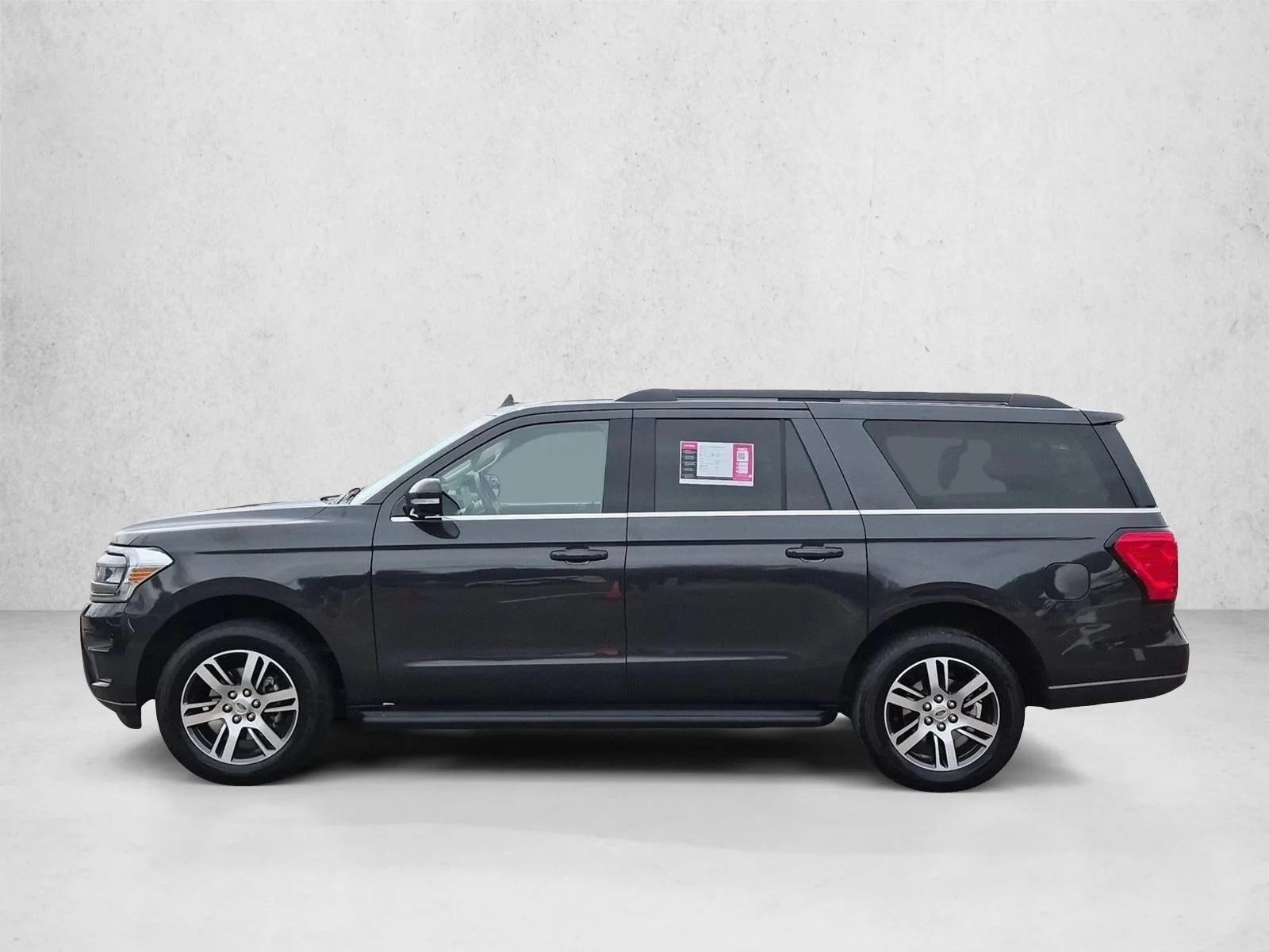 Used 2024 Dark Matter Gray Metallic Ford XLT image 9