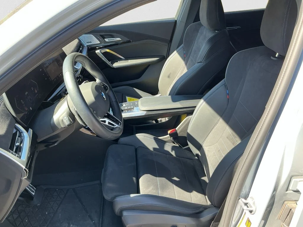 Used 2025 Gray BMW xDrive28i image 10