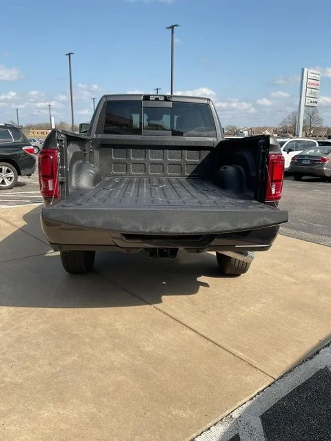 New 2026 Granite Crystal Metallic Clear-Coat Exterior Paint RAM Laramie image 22