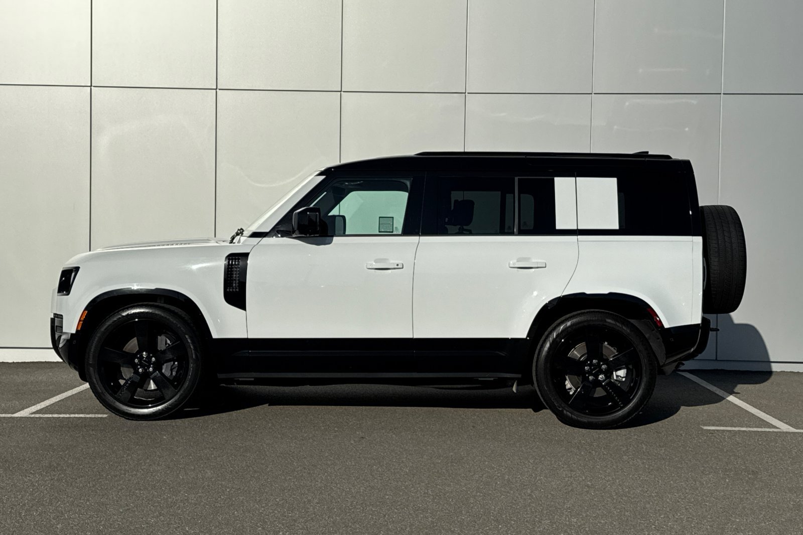 Certified Used 2026 White Land Rover X-Dynamic SE image 2