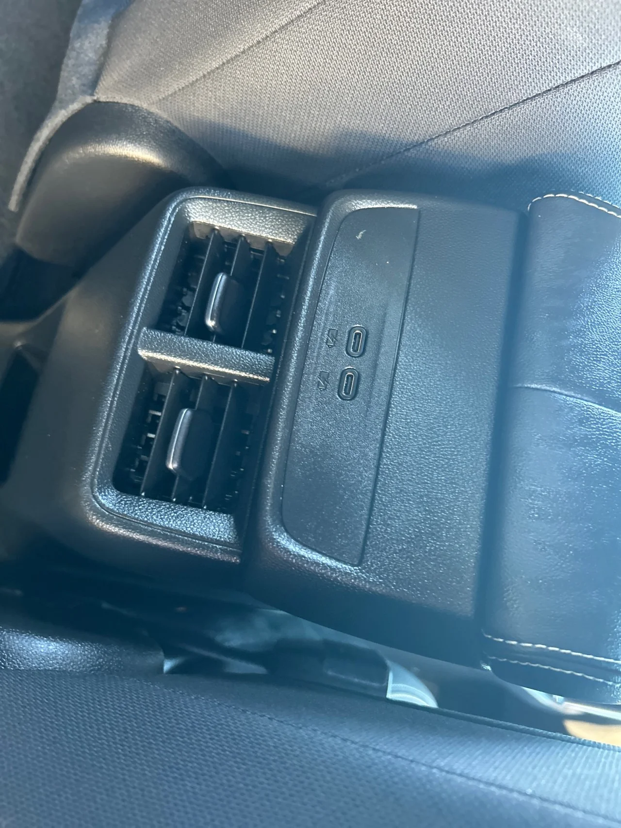Used 2025 Summit White GMC Elevation image 25