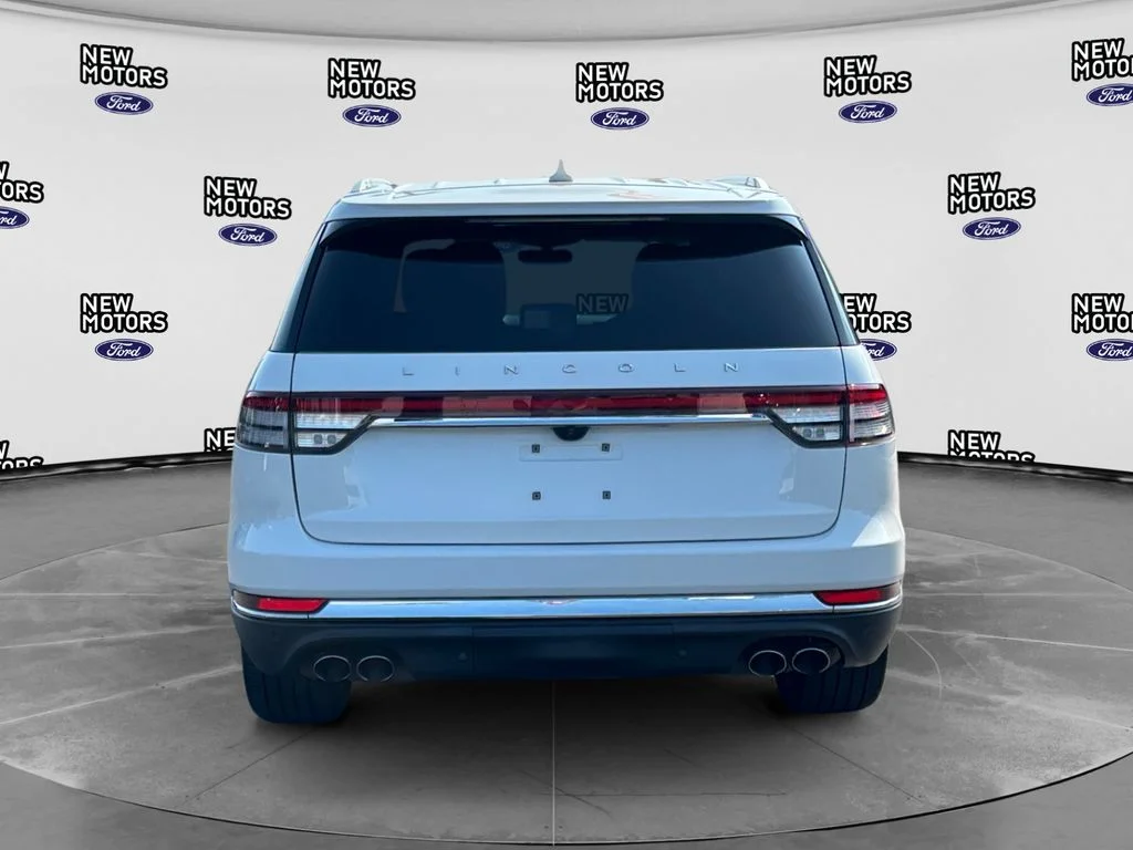 Used 2020 White Metallic Lincoln Reserve image 4