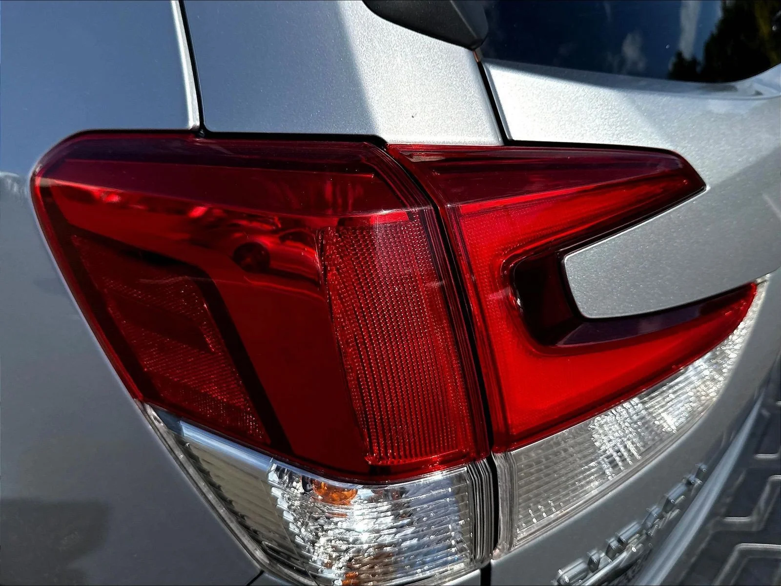 Used 2020 Ice Silver Metallic Subaru Limited image 26