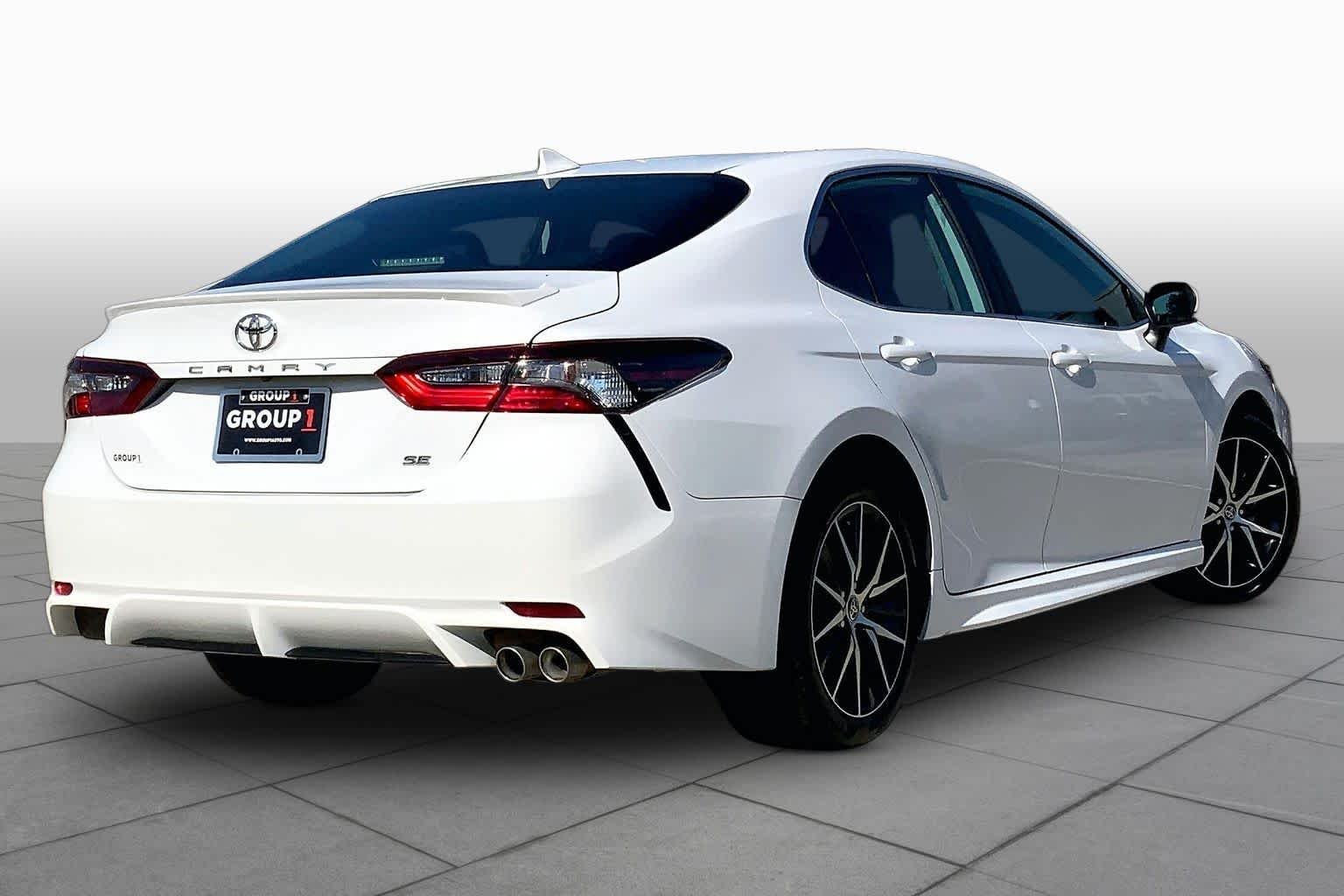 Used 2023 Ice Cap Toyota SE image 13