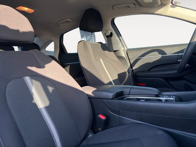 Used 2025 White Hyundai SEL image 12