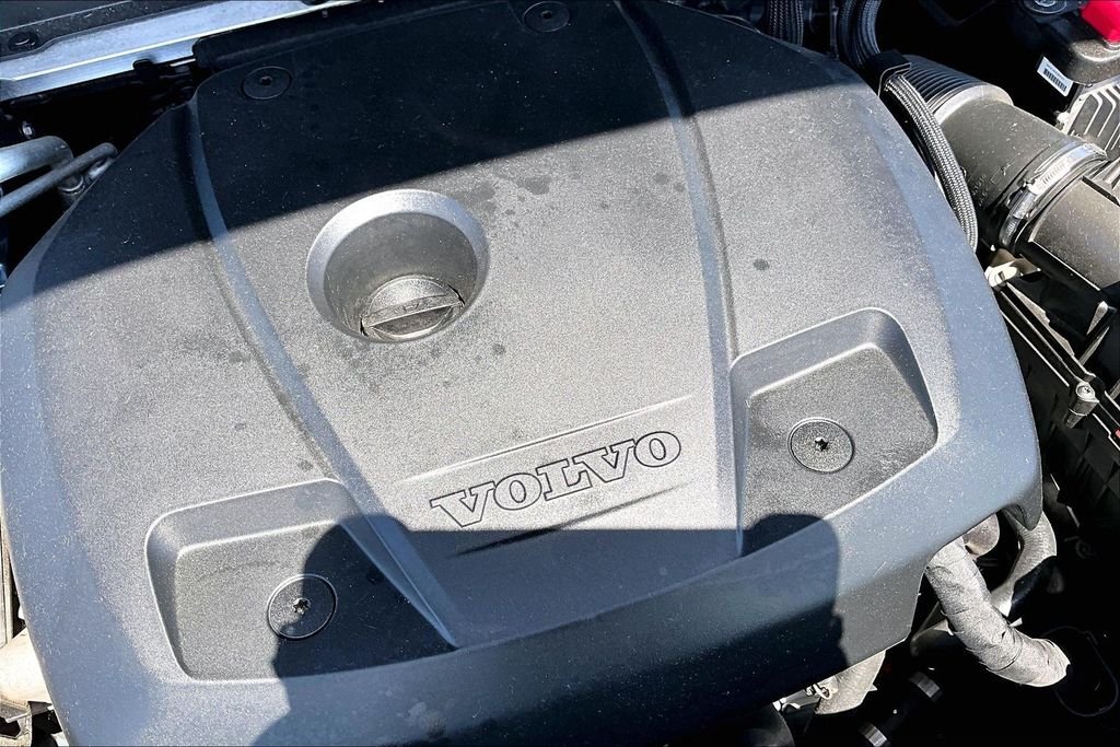 Used 2019 Blue Volvo T5 Momentum image 32
