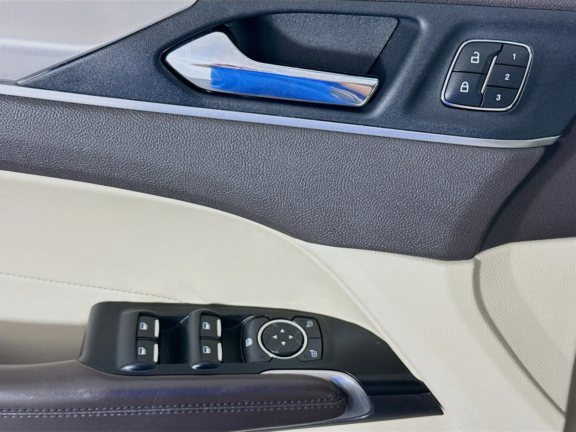 Used 2019 Iced Mocha Metallic Lincoln Standard image 20