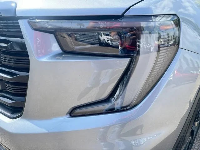 Used 2025 Sterling Metallic GMC Elevation image 4