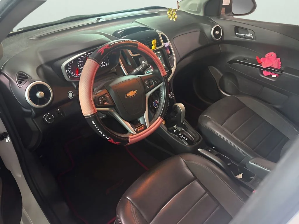 Used 2017 SUMMIT WHITE Chevrolet Premier image 5