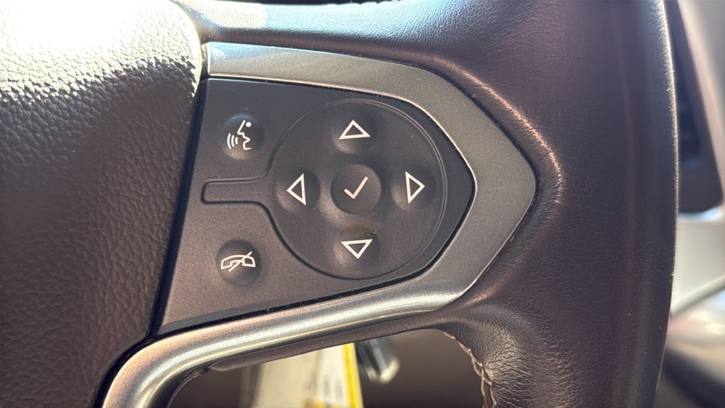 Used 2020 SATIN STEEL METALLIC Chevrolet LT image 17
