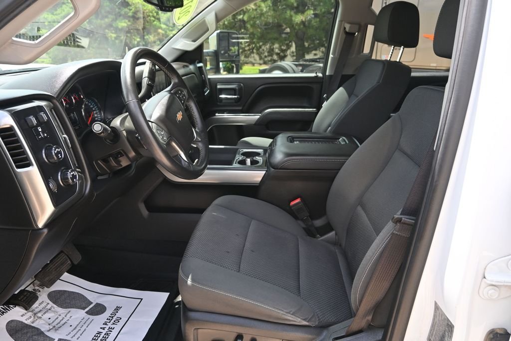 Used 2019 Summit White Chevrolet LT image 16