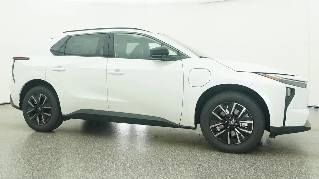 New 2026 Wind Chill Pearl Toyota XLE image 38