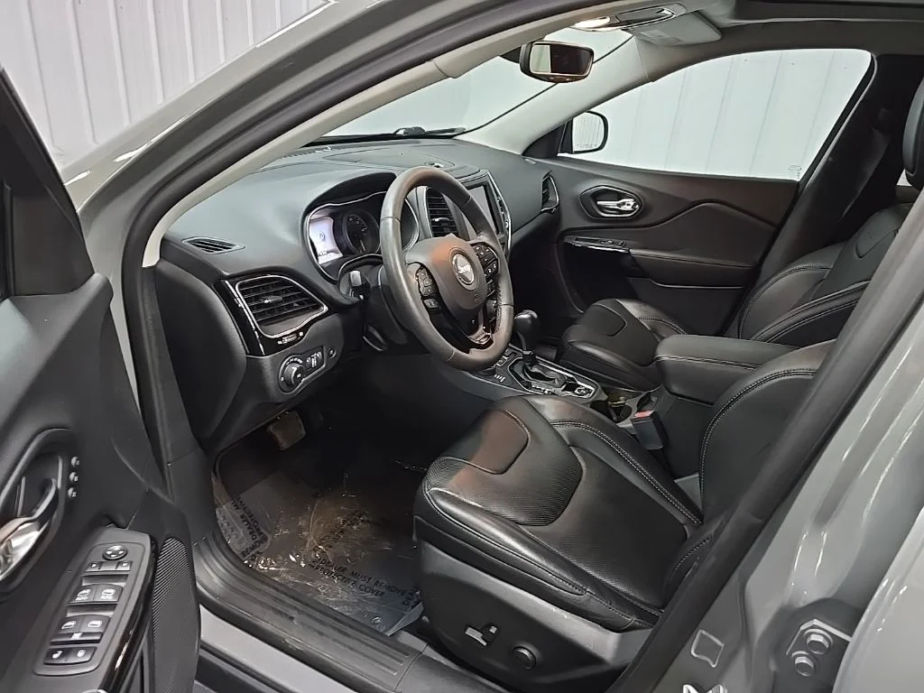 Used 2023 Gray Jeep Altitude image 32