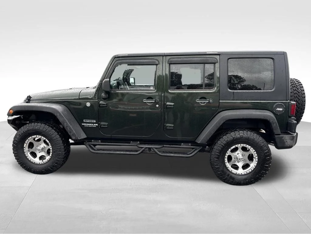 Used 2010  Jeep Unlimited Sport image 2