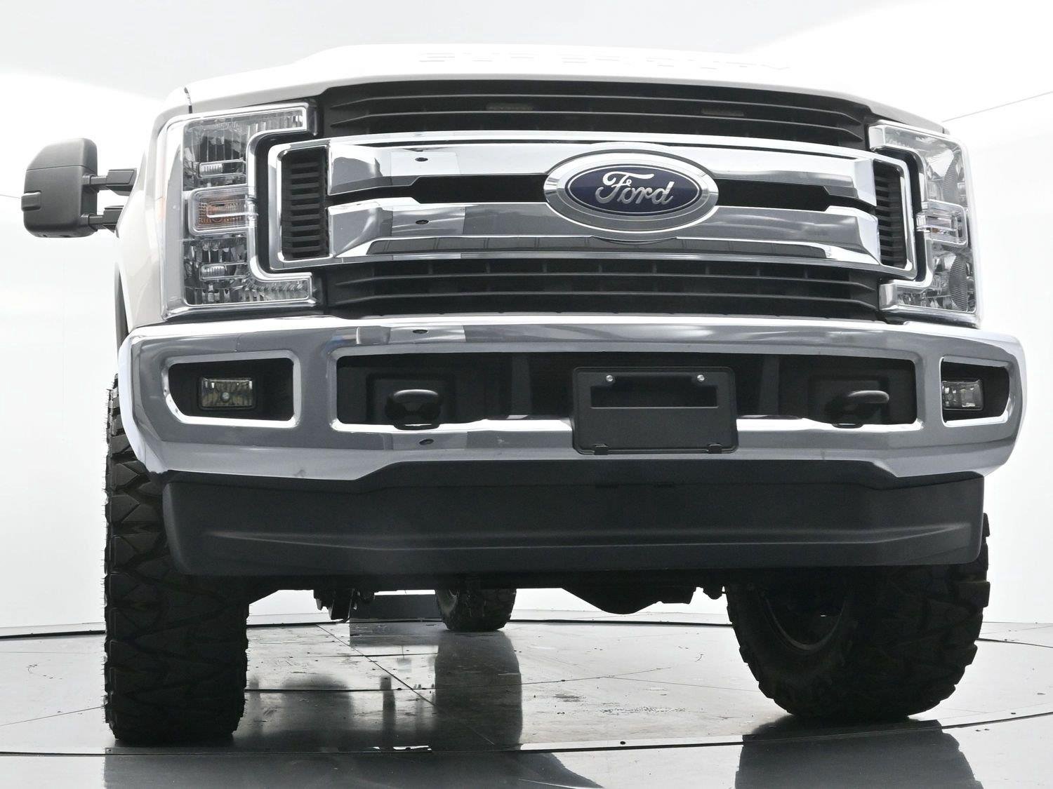 Used 2017 White Platinum Metallic Tri-Coat Ford Lariat image 50