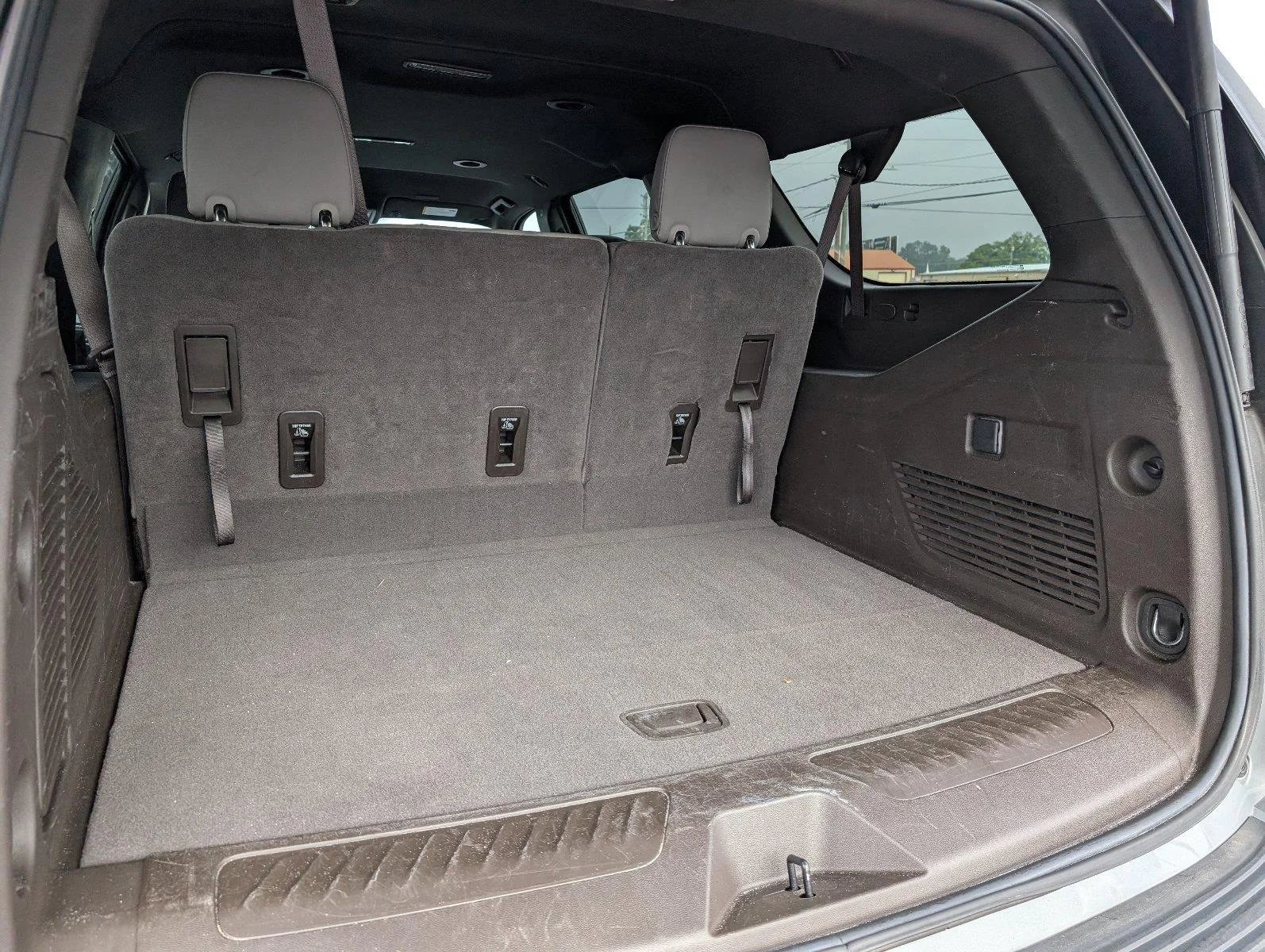 Used 2025 Sterling Gray Metallic Chevrolet LT image 37