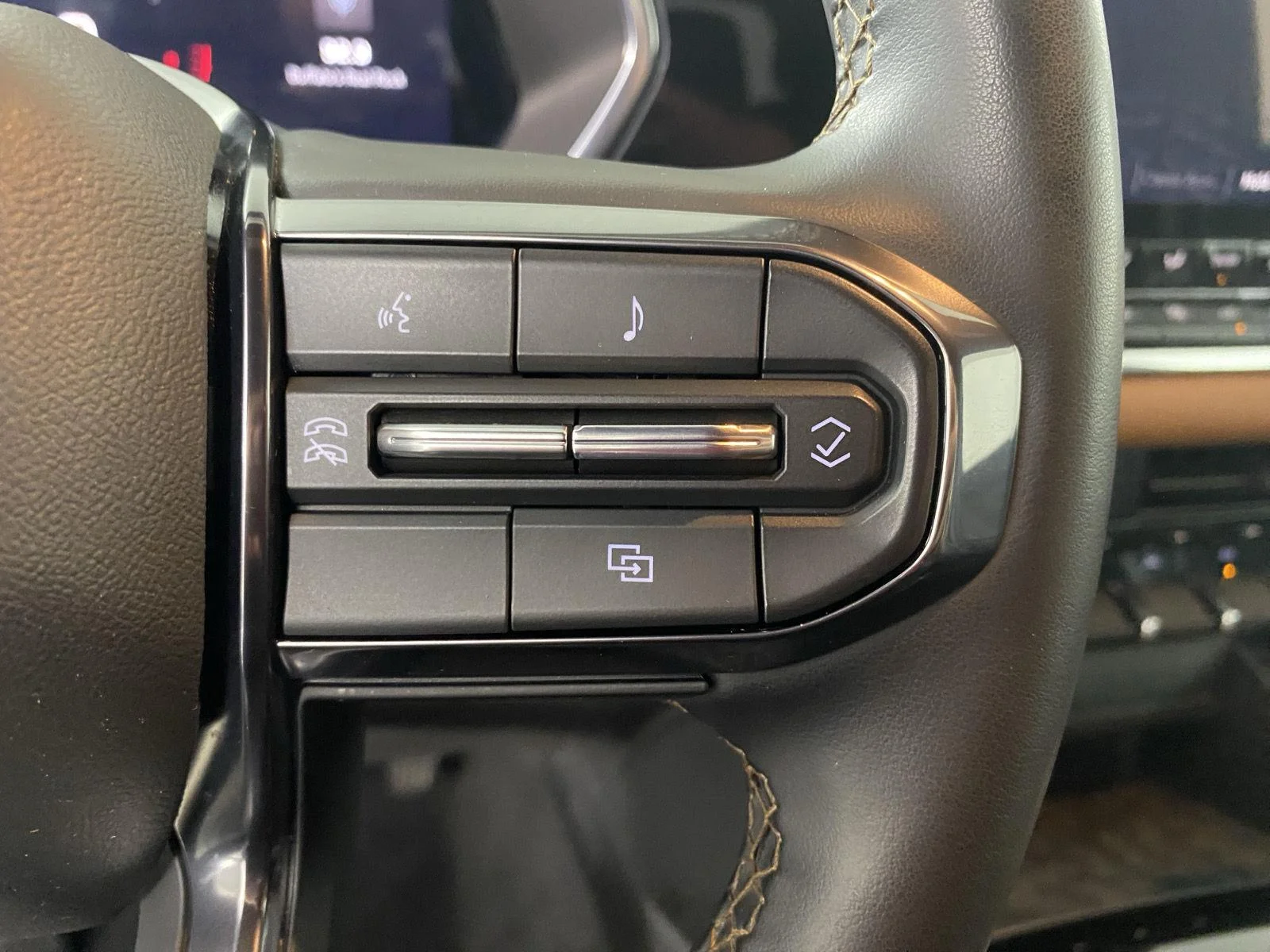 Used 2024 Onyx Black GMC 4WD AT4 image 14