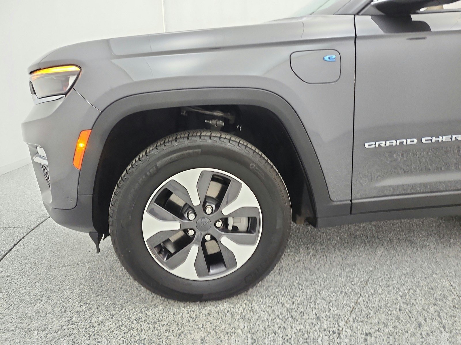 Used 2025 Baltic Gray Metallic Clearcoat Jeep 4x4 image 17