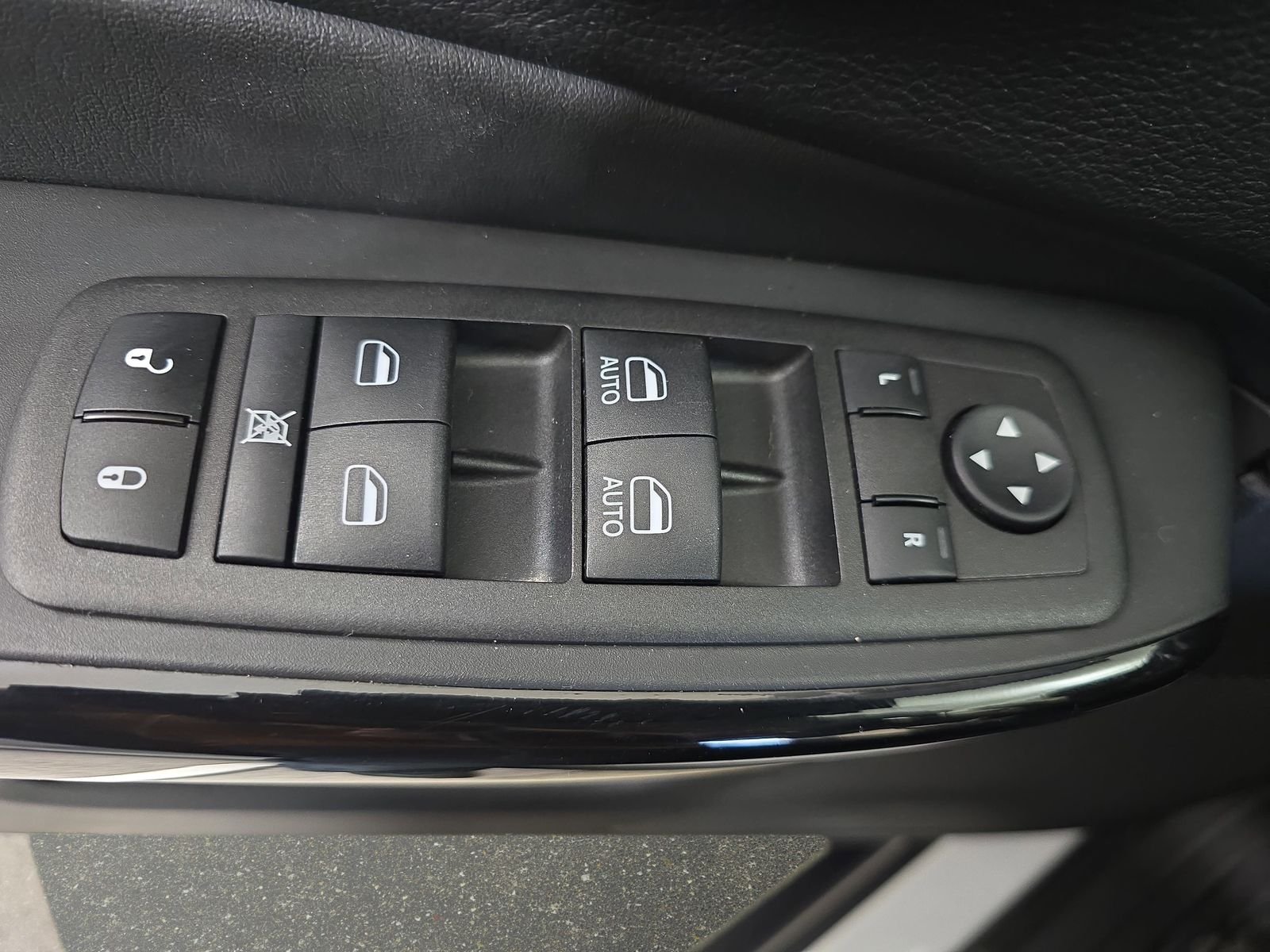 2023 Jeep Cherokee Altitude Lux - Photo 30