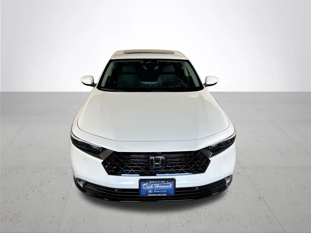 New 2026 Platinum White Pearl Honda Touring image 3