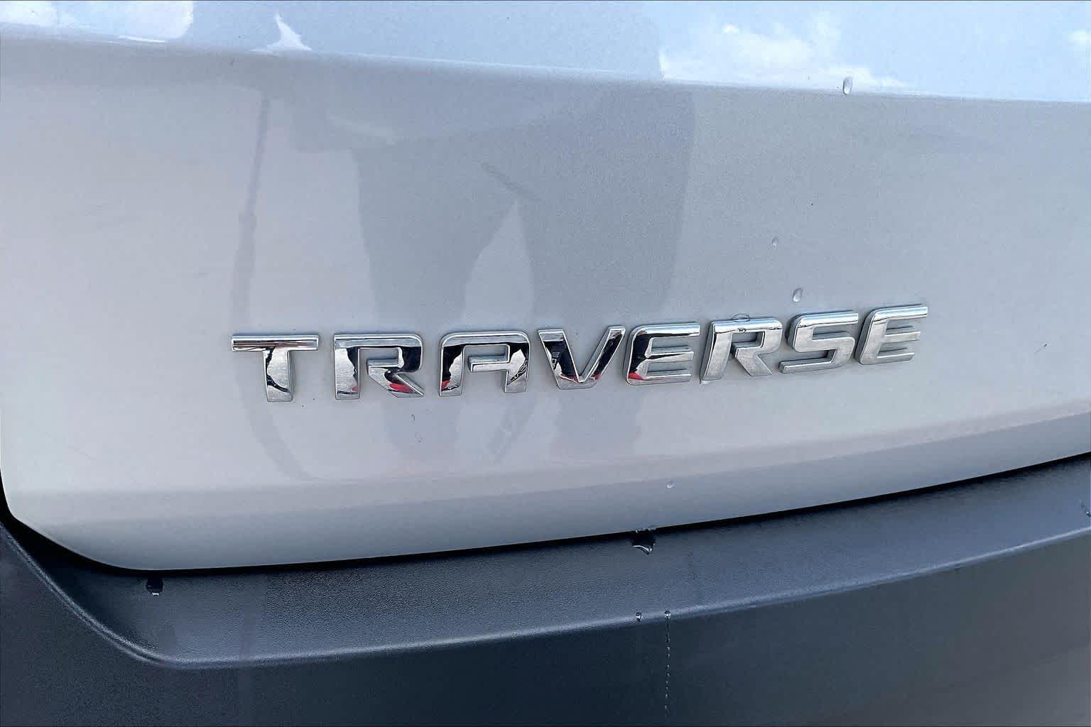 Used 2018 SILVER ICE METALLIC Chevrolet LT Cloth image 8