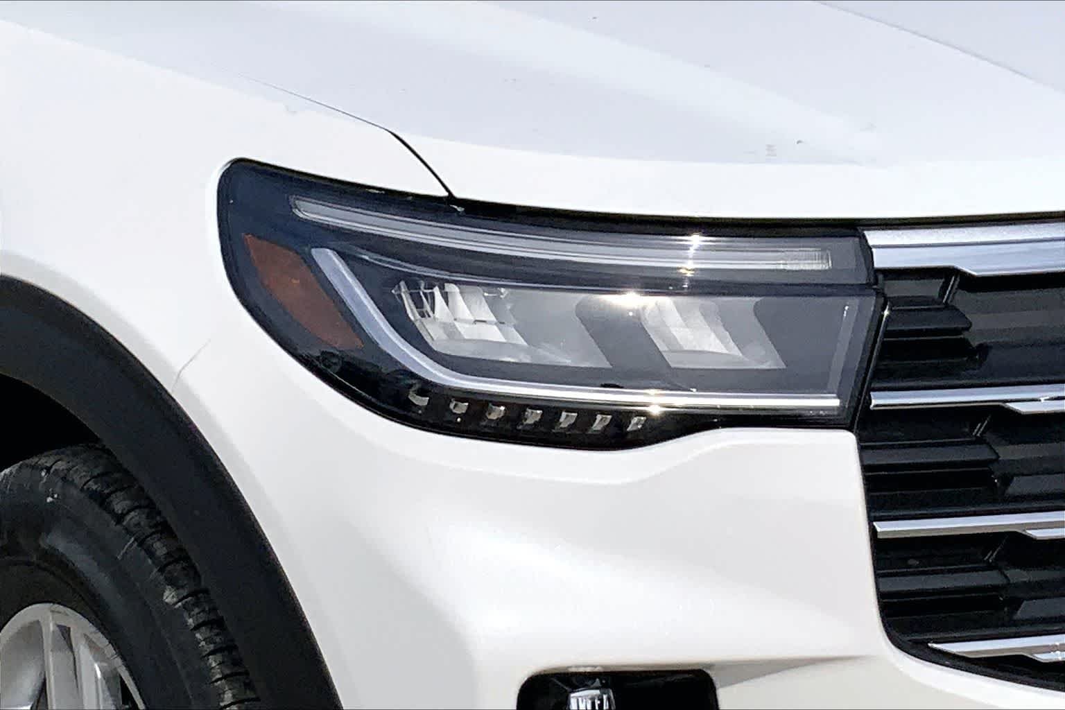 New 2026 Star White Metallic Tri-Coat Ford Active image 10