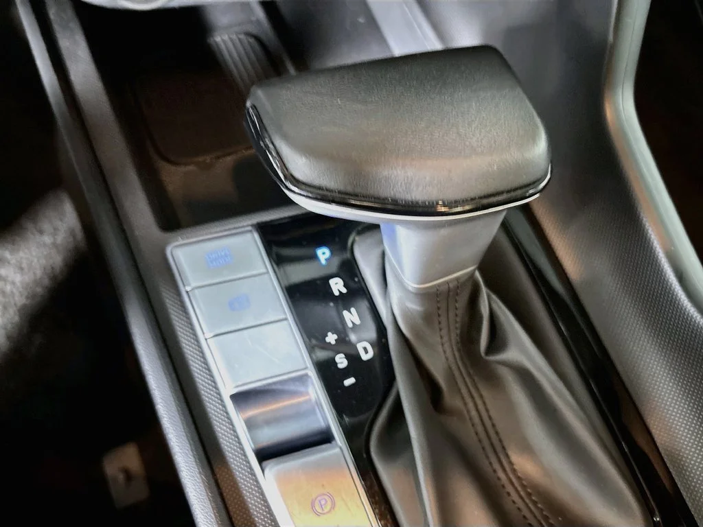 Used 2025 Gray Hyundai SEL Convenience image 18