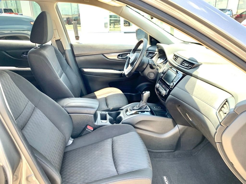 Used 2020 Gray Nissan SV image 27