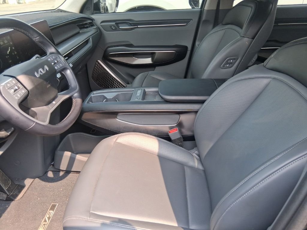 Used 2024 Black Kia Light Long Range image 11