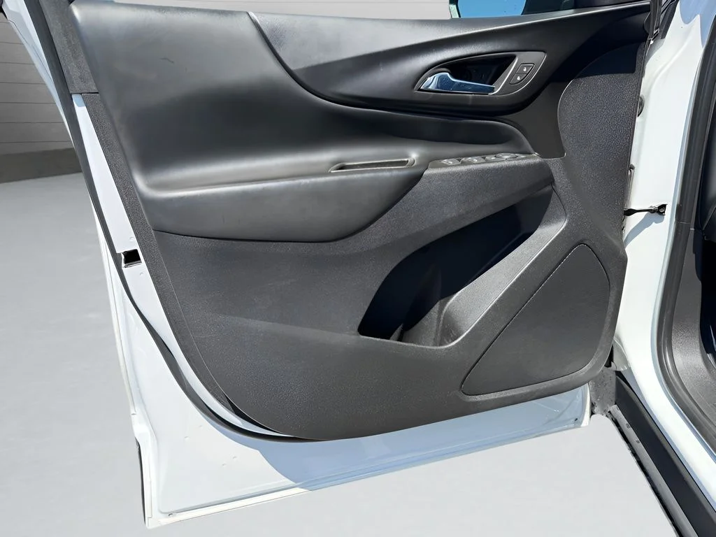 Used 2023 White Chevrolet LT image 10