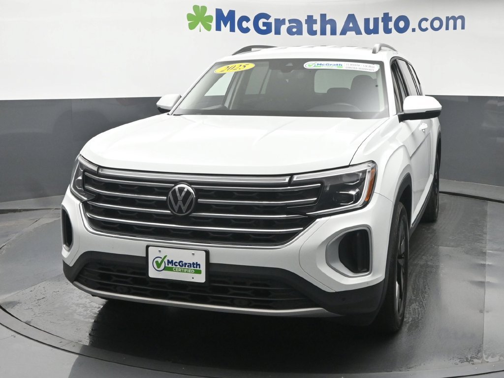 Used 2025 White Volkswagen 2.0T SE w/Technology image 21