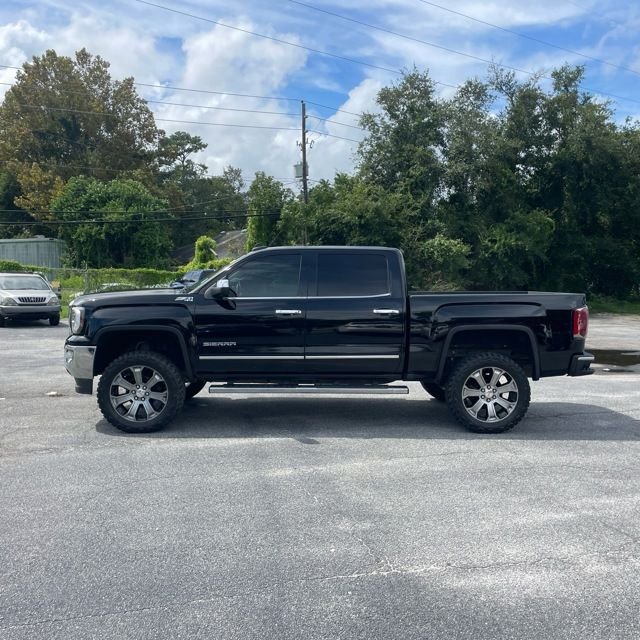 Used 2018 Black GMC SLT image 1