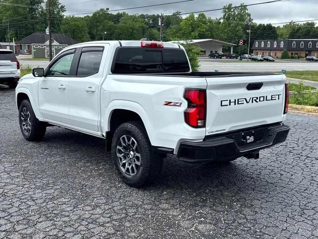 Used 2025 White Chevrolet Z71 image 5
