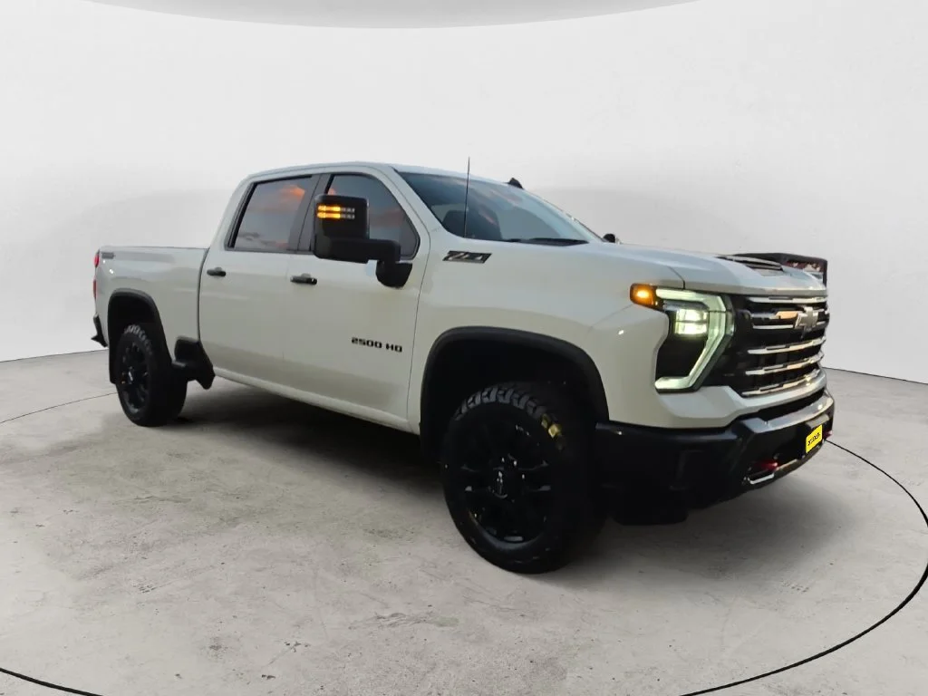 Used 2026 Summit White Chevrolet LT image 5