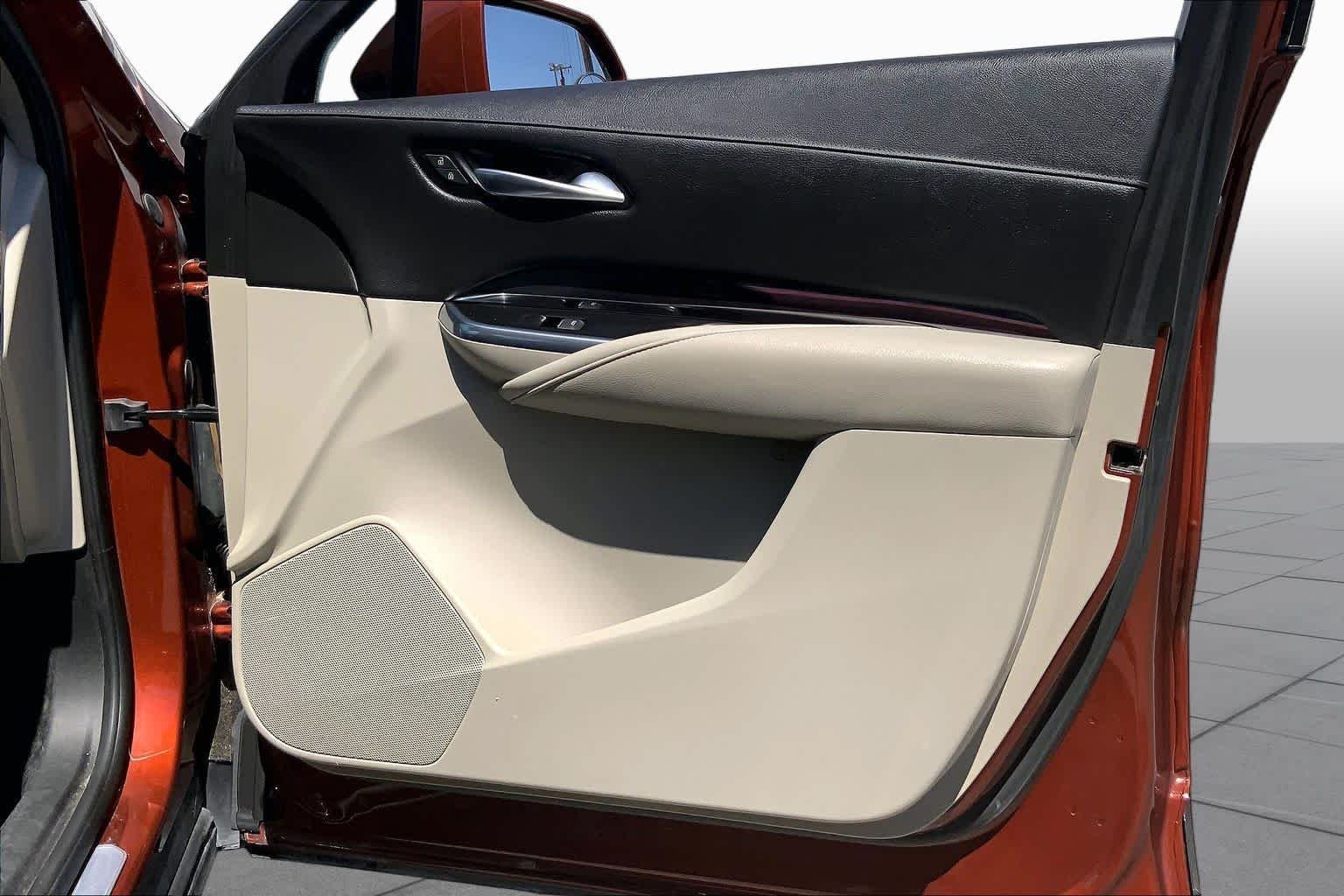 Used 2019 Autumn Metallic Cadillac FWD Luxury image 20