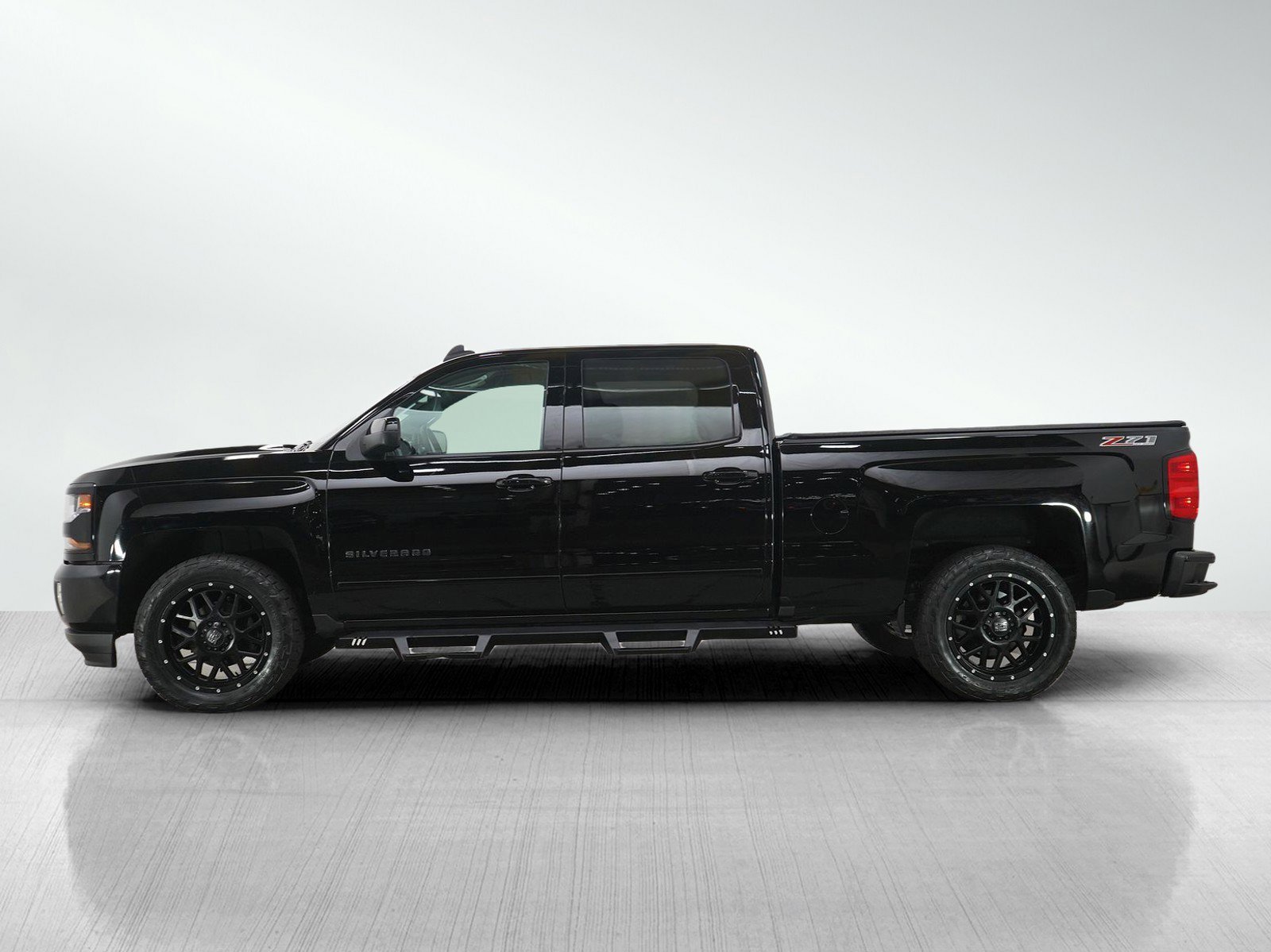 Used 2016 Chevrolet Silverado 1500 LT with VIN 3GCUKREC7GG286132 for sale in Hopkins, Minnesota