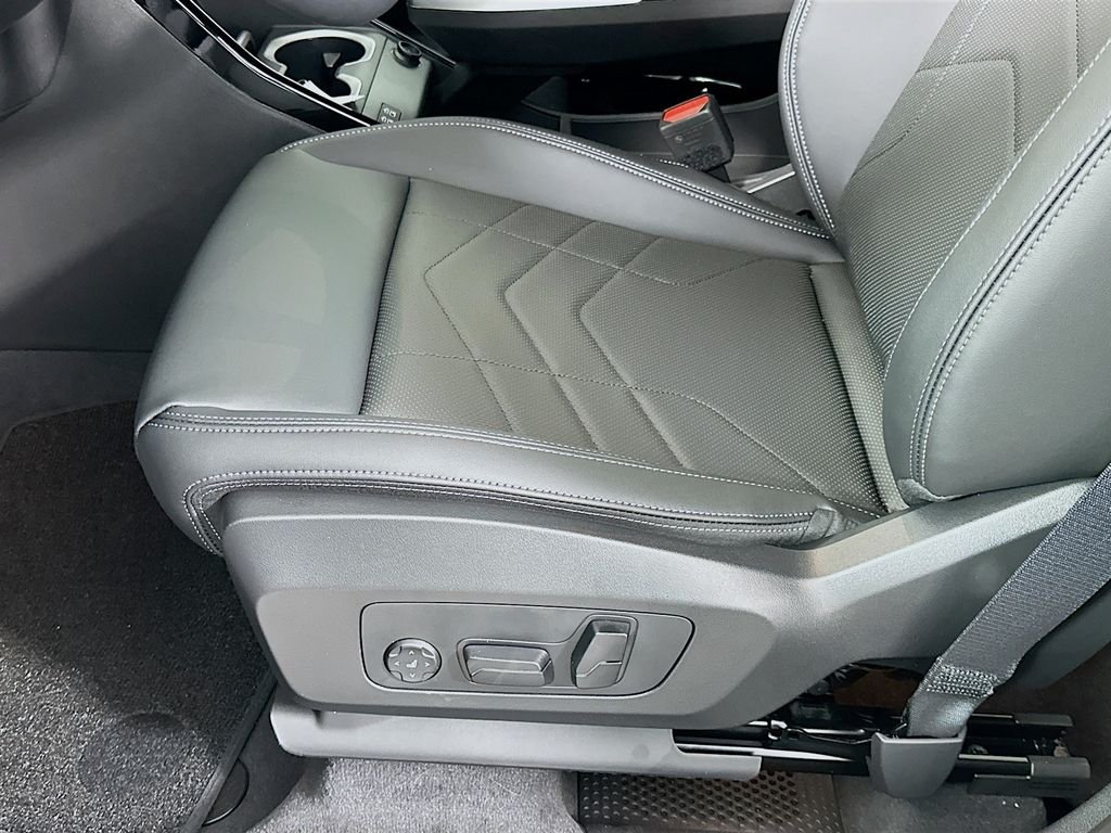 Used 2026 Space Silver Metallic BMW xDrive28i image 21