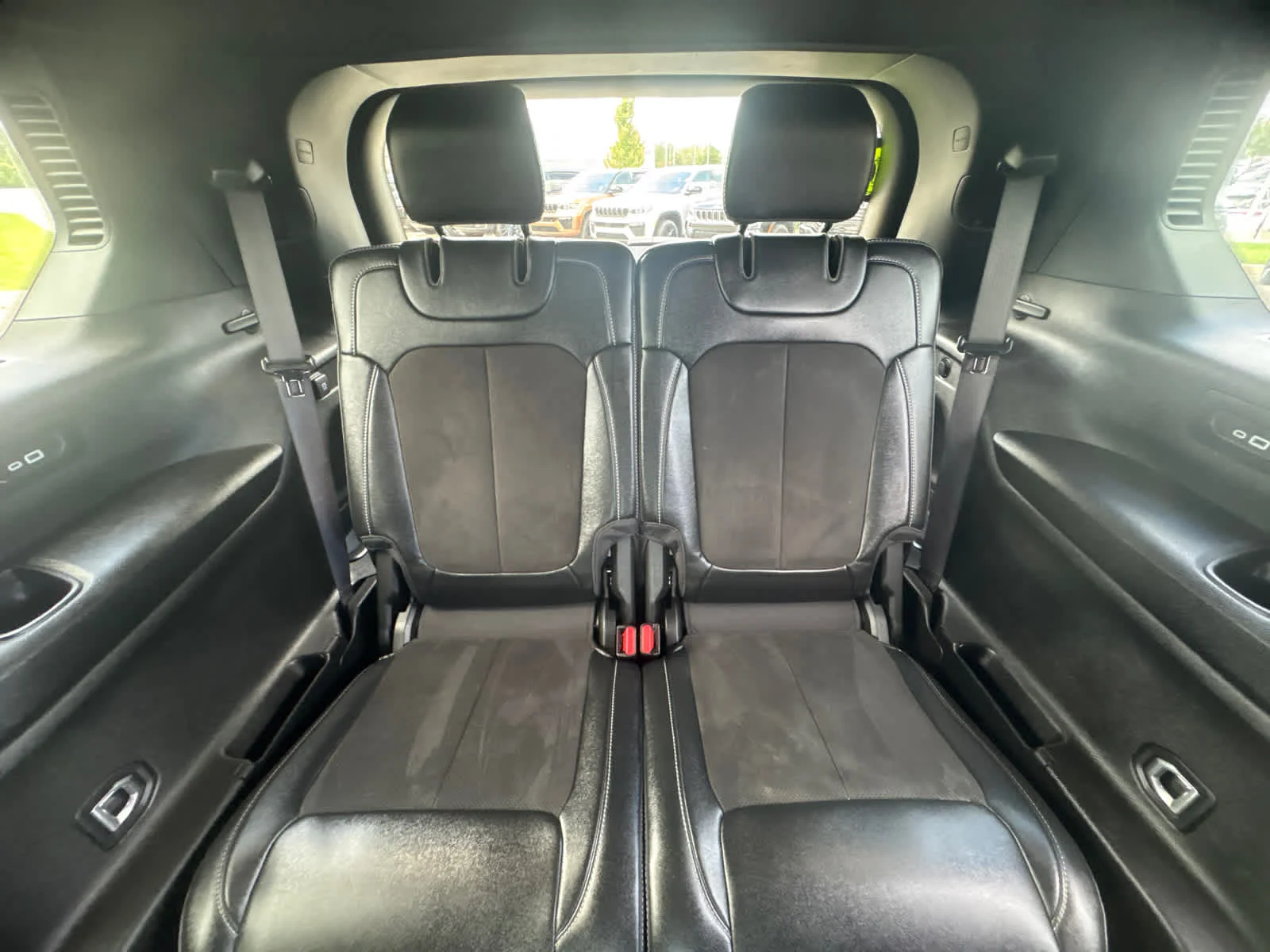 Used 2023 Diamond Black Crystal Pearlcoat Jeep Altitude X image 19