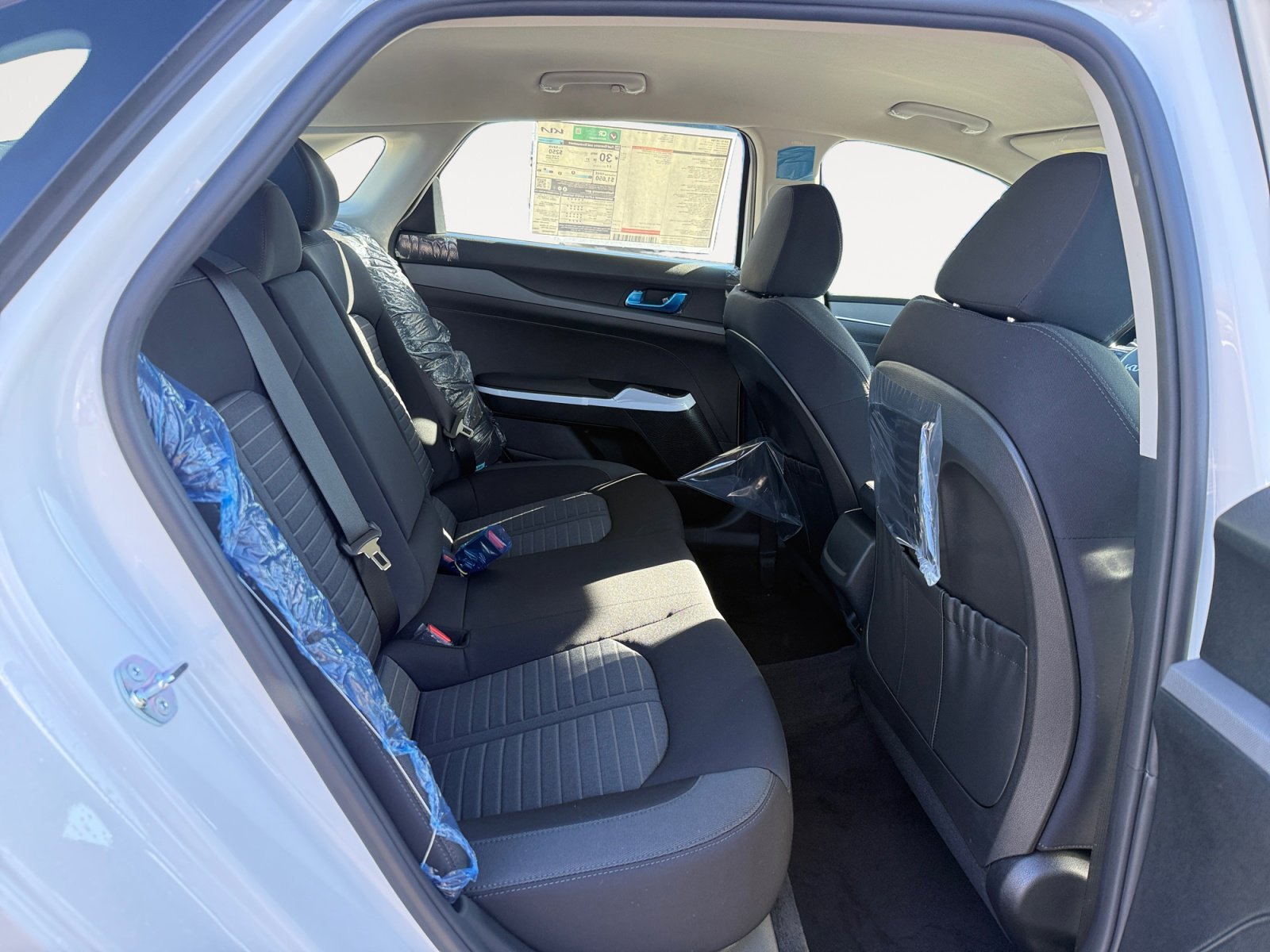 New 2026 Snow White Pearl Kia LXS image 18