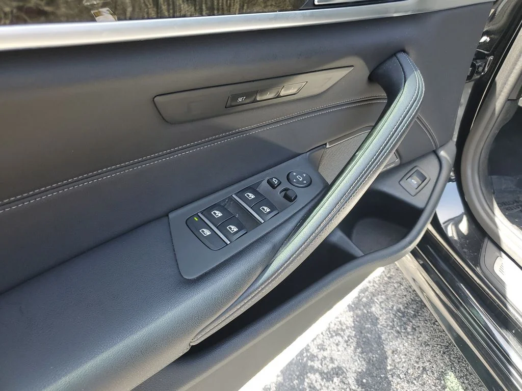 Used 2021 Black BMW 540i image 19