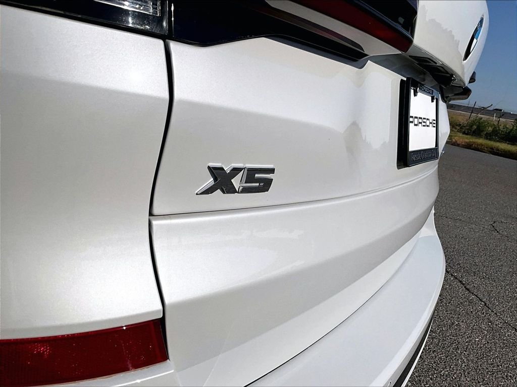 Used 2026 White BMW M60i image 22